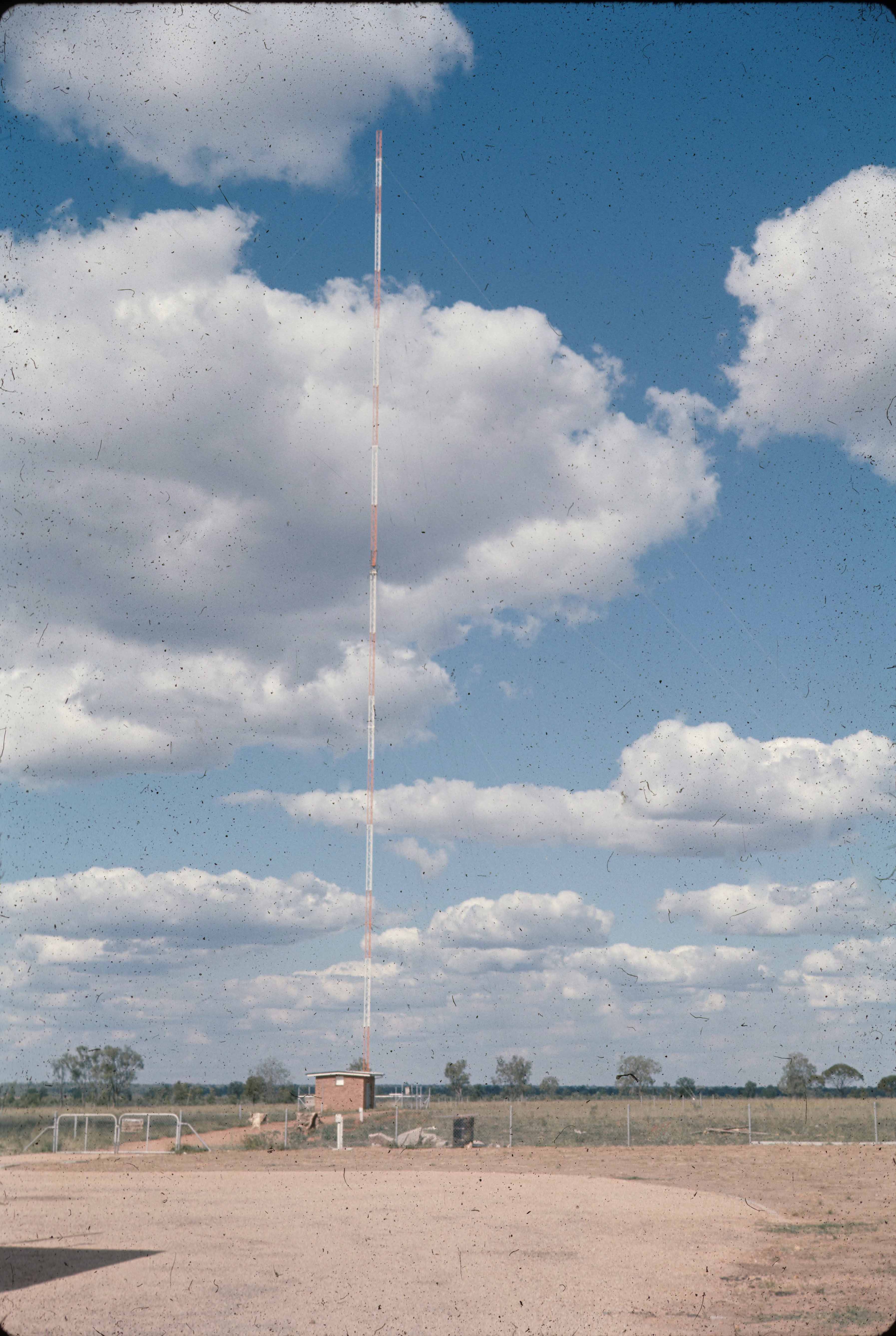 Emerald radio mast for station 4QD, 1960s | Queensland Historical Atlas