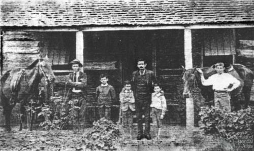 Murton family, Resolute commune, c1895