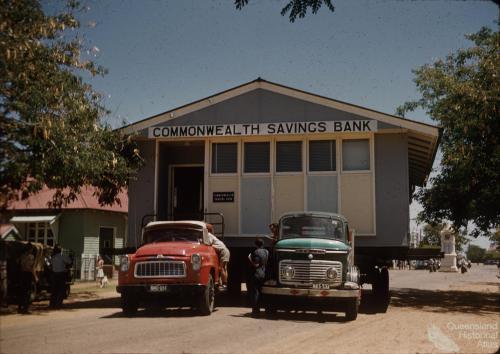 Moving the Commonwealth Savings Bank, Barcaldine 1961