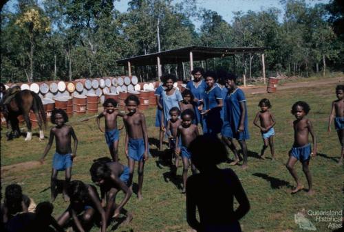 Children and older girls, Weipa, 1958