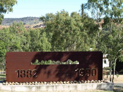 A stencil on a post-industrial landscape: Mt Morgan Goldmine 1882-1990