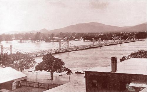 Fitzroy River Bridge in flood, 1918