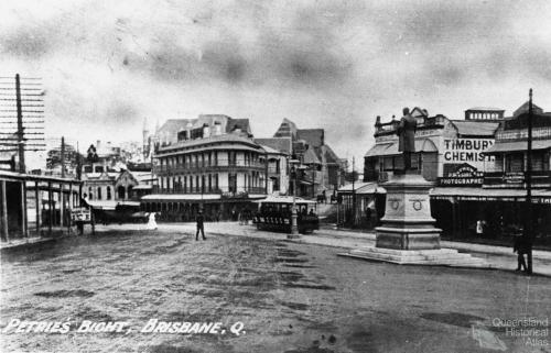 Byrnes statue at Petrie Bight, junction of Wickham and Boundary Streets, c1911