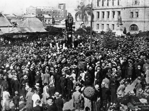 The T. J. Ryan statue about to be unveiled in Queens Gardens, 1925