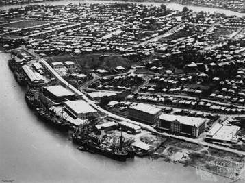 Wool stores and ships docked at Teneriffe Wharves, Brisbane, 1925