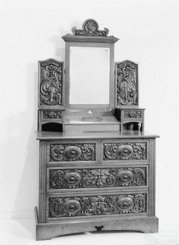 Silky oak dresser, 1907