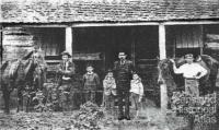 Murton family, Resolute commune, c1895