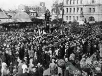 The T. J. Ryan statue about to be unveiled in Queens Gardens, 1925