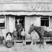 Lowe family, Resolute commune, 1895