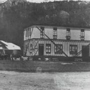 Moving the pub at Esk, c1906