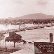 Fitzroy River Bridge in flood, 1918