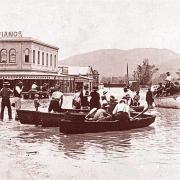 Ferry boats at corner of East and William Street, Rockhampton, 1918