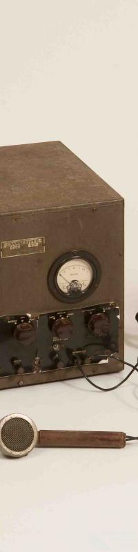 Radio transceiver, Traegar pedal radio