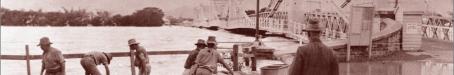 Sandbagging the southern approach to the Fitzroy River Bridge, Rockhampton, 1918
